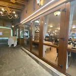 דירה Castle 2 Bedroom פמפורובו
