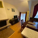 Castle 2 Bedroom דירה פמפורובו