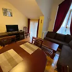 Castle 2 Bedroom * פמפורובו