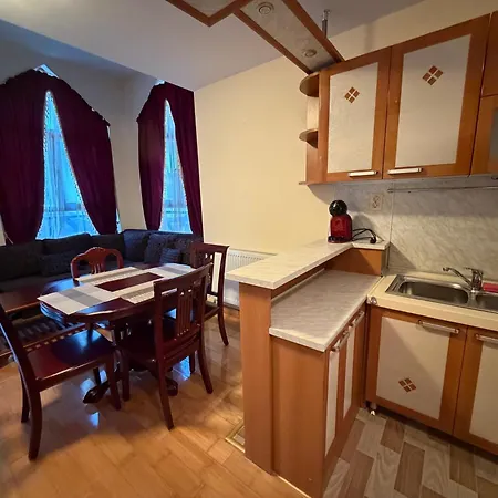 דירה Castle 2 Bedroom פמפורובו